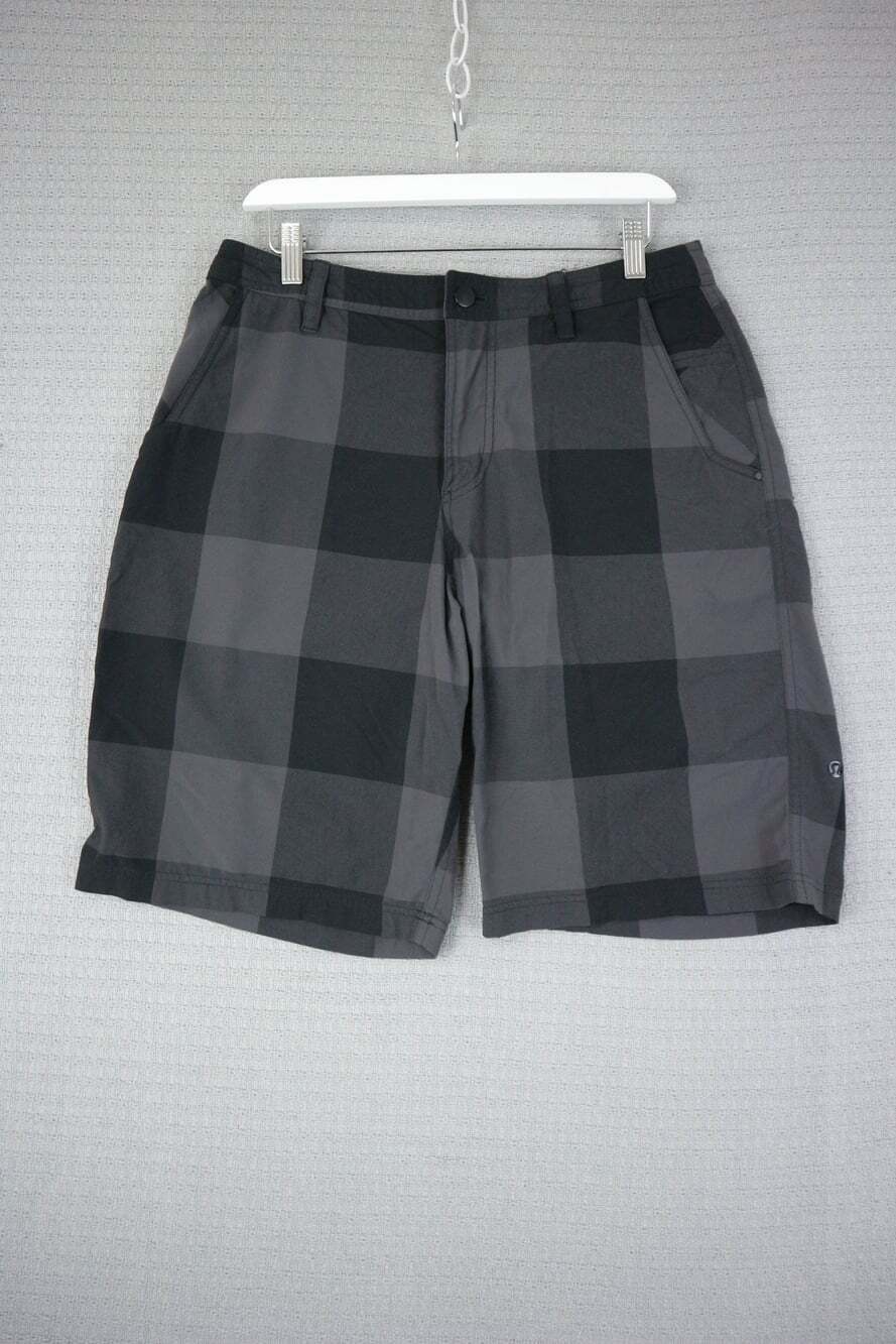 Lululemon Men's Plaid Casual Golf Shorts Grey Black Buffalo Check 34W